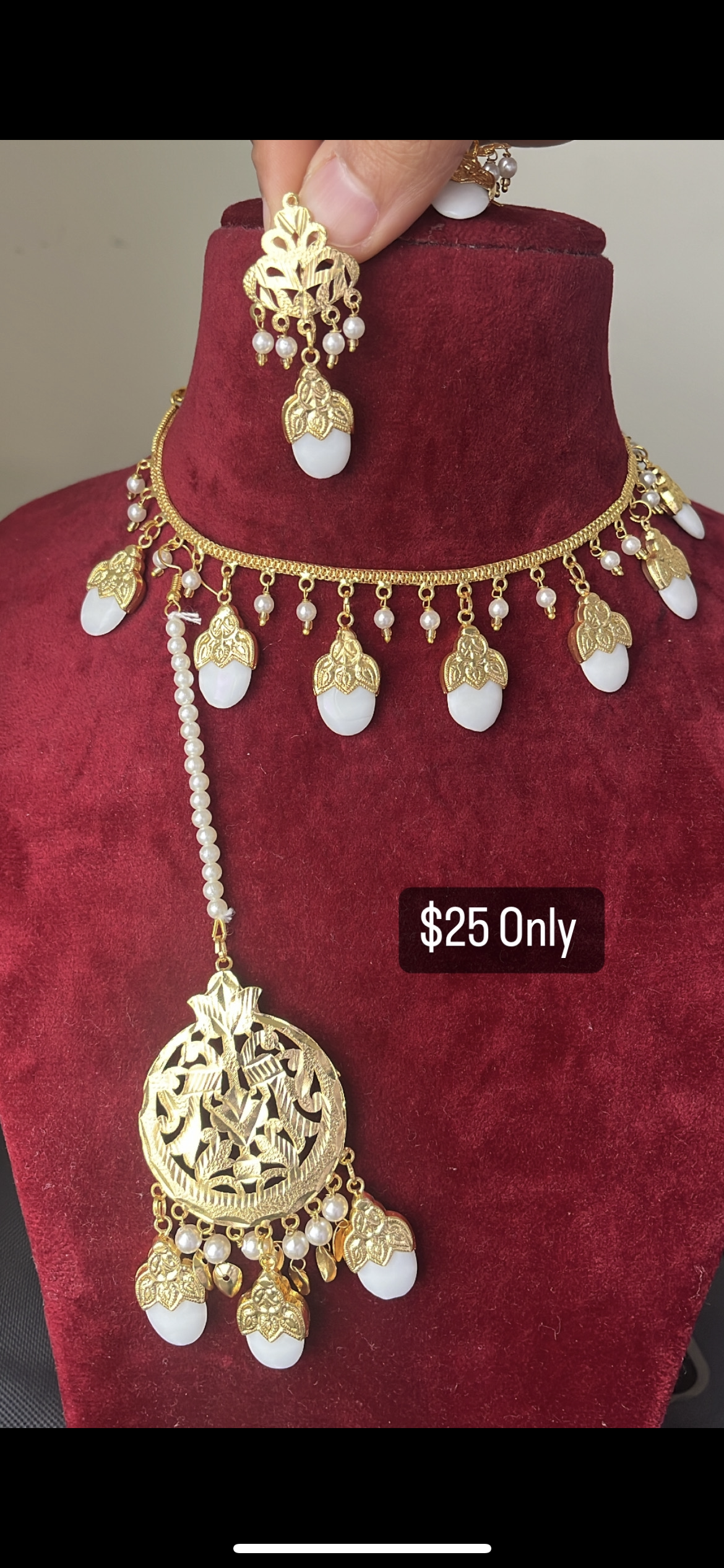 Dabka Neckline