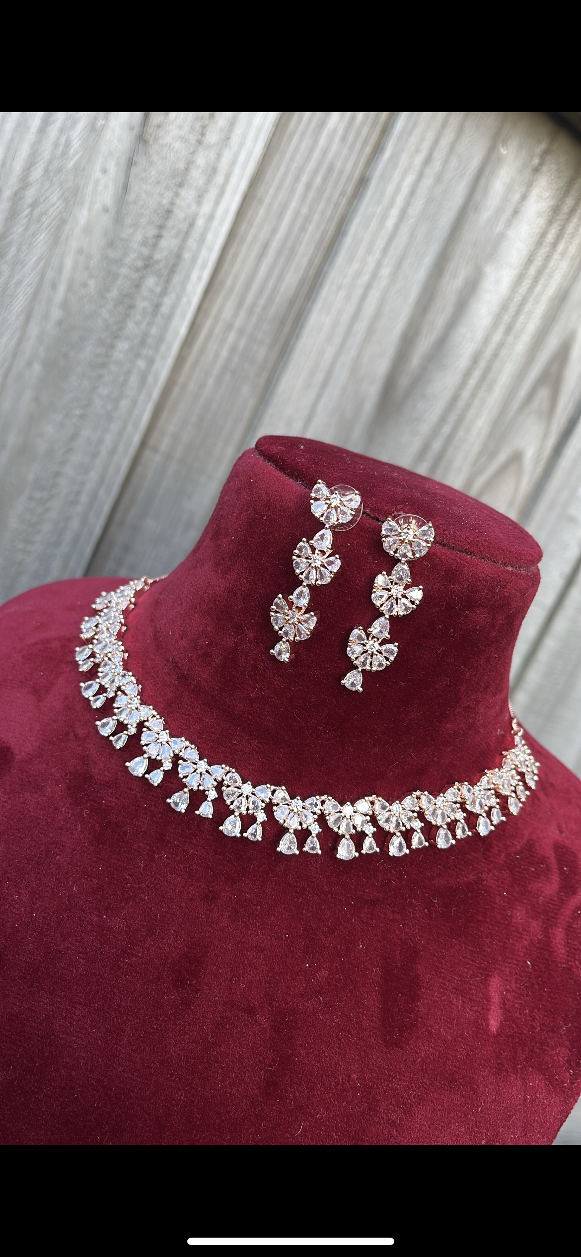 Sia (AD neckline)