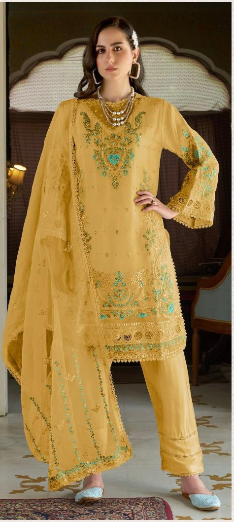 Lahoriye Collection