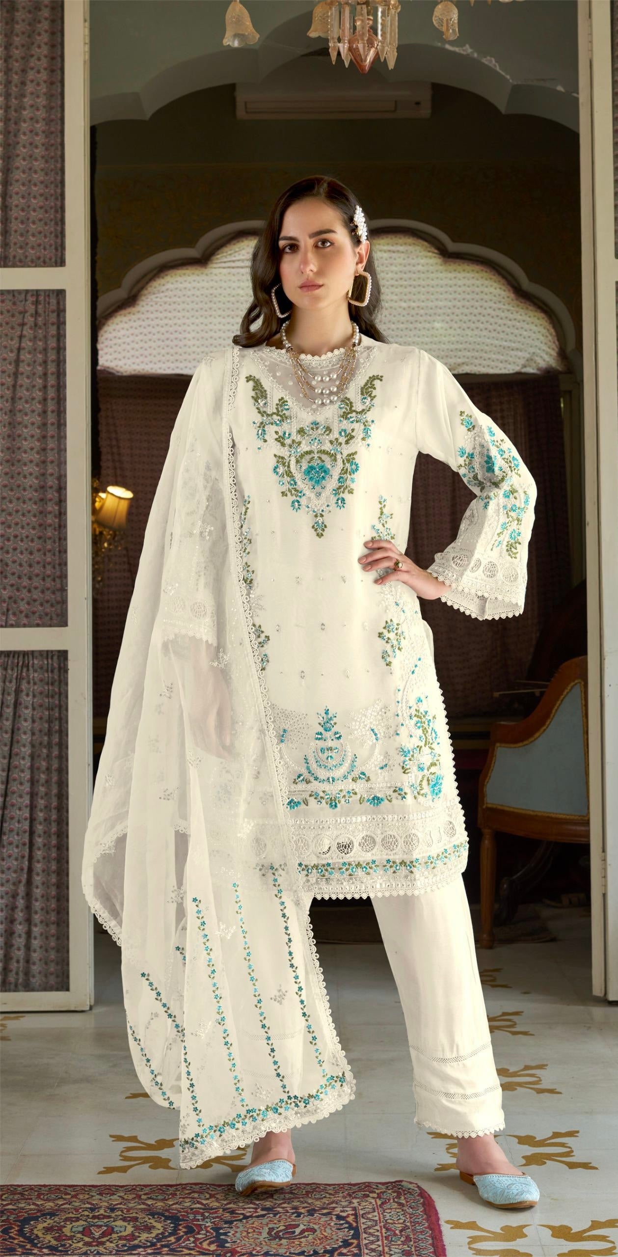 Lahoriye Collection