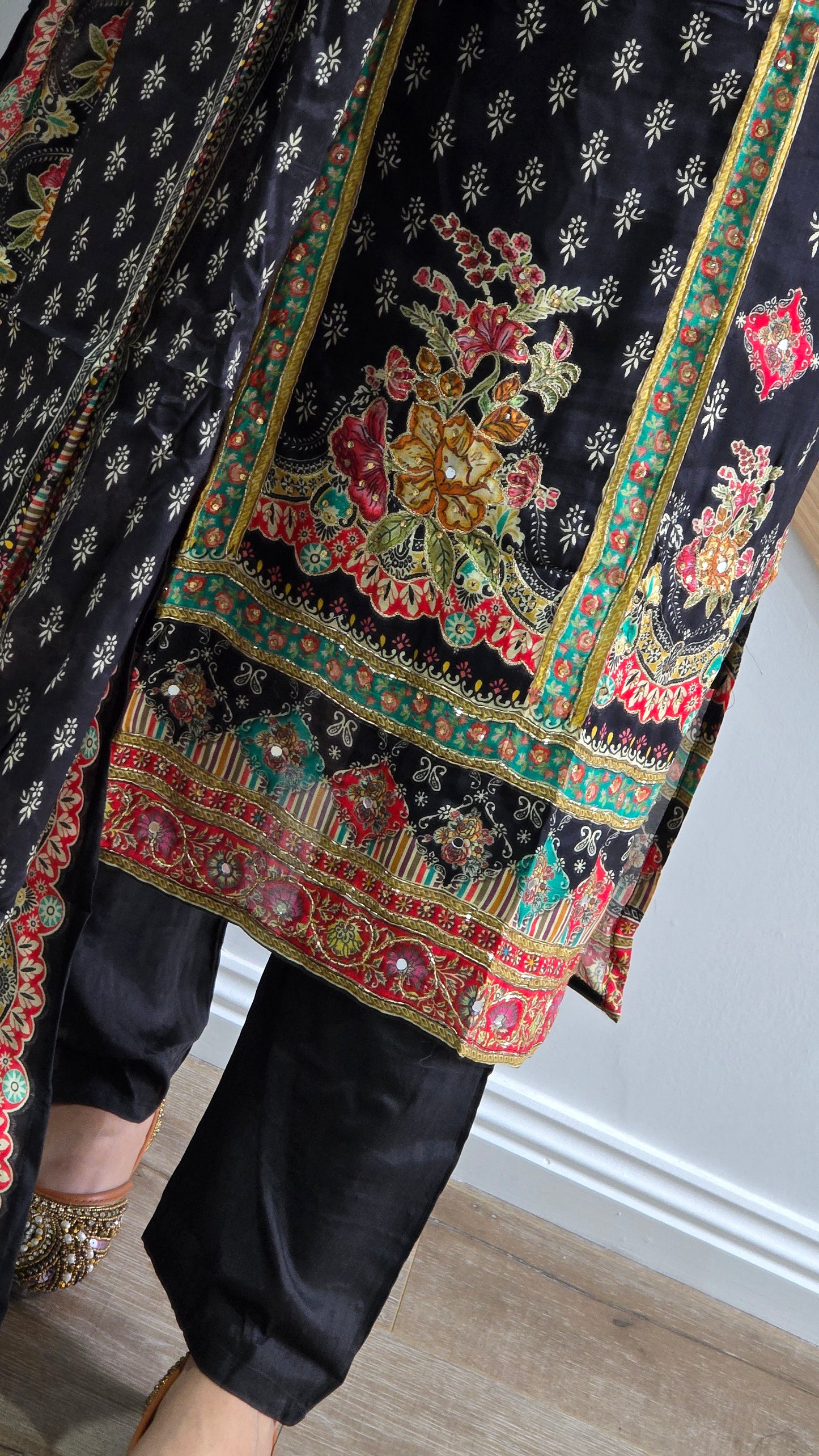 Rheaa Muslin Suit
