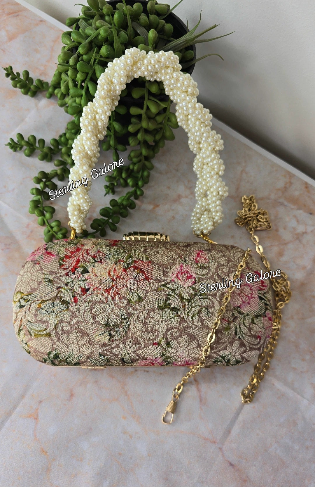 Daisy Clutch