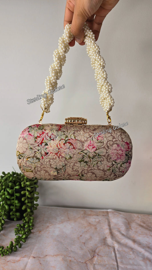 Daisy Clutch